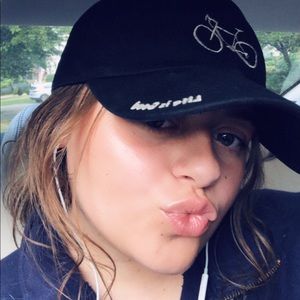 Meet your Posher, Alexis